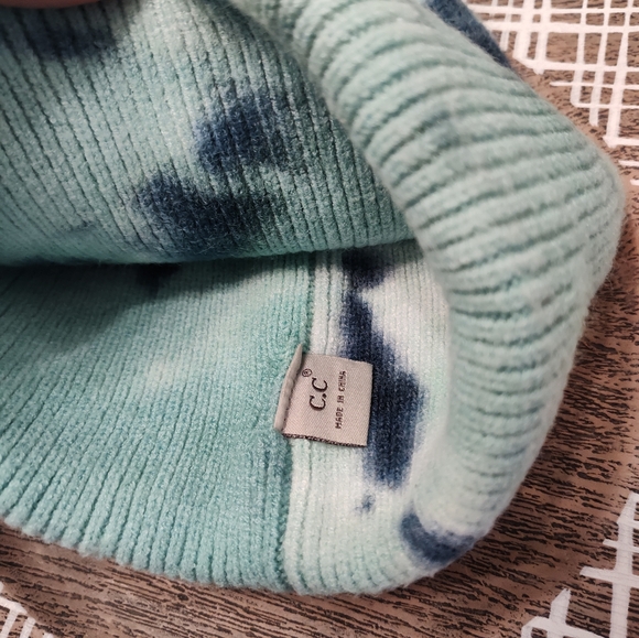☃️ EUC C.C. Exclusives Tie Dye Tight Knit Unisex Wear Roll Down Beanie, OSFM - Picture 3 of 6